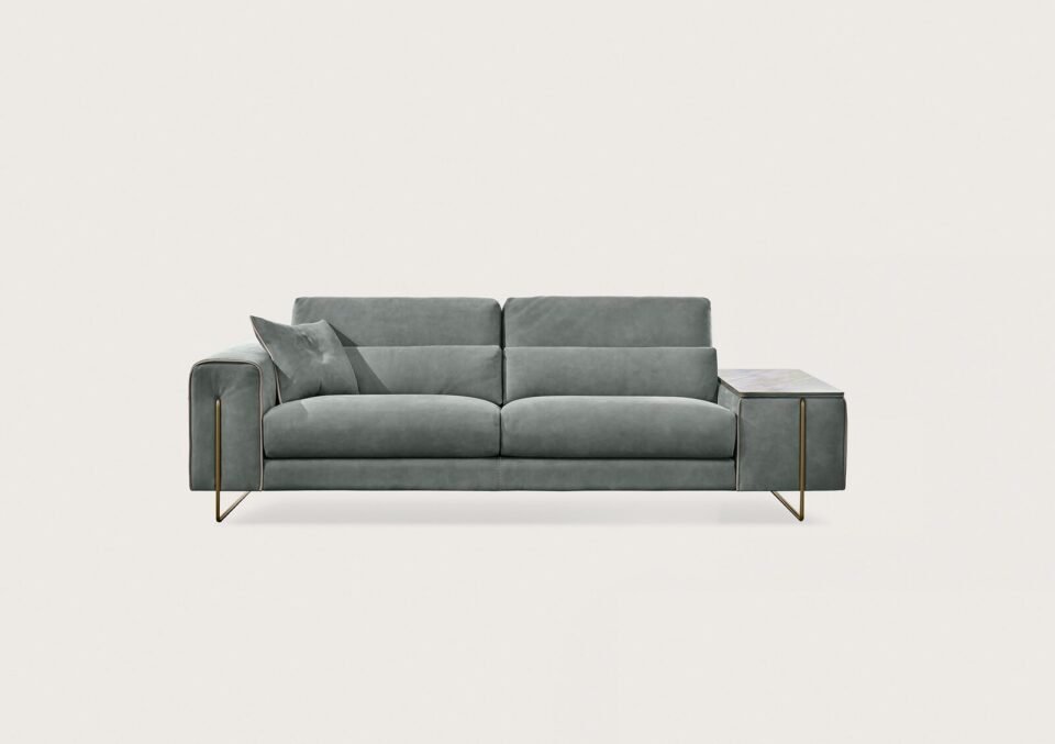 Newport canapé design haut de gamme par Gamma Arredamenti, au confort réglable avec dossier à double piston hydraulique et finitions raffinées. Disponible chez D-Style Interior.