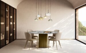 Milos table à manger de Gamma Arredamenti associe cuir, bois courbé et plateau en marbre, verre ou céramique. Élégance italienne disponible chez D-Style Interior.